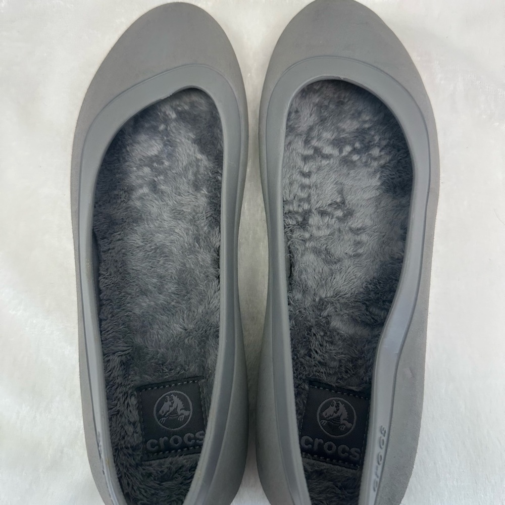 CROCS Women's Cozy Fuzzy Gray Flats size 10 rubber